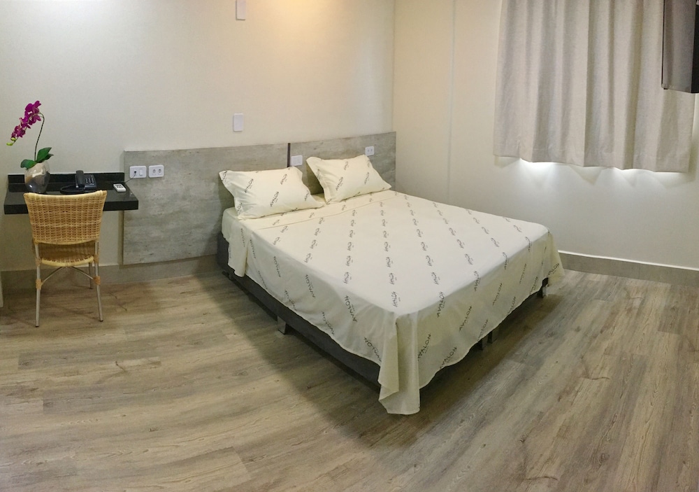 Double Room Single Use, 1 Queen Bed photo 3
