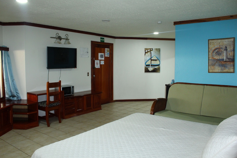 Standard Room, 1 King Bed photo 2