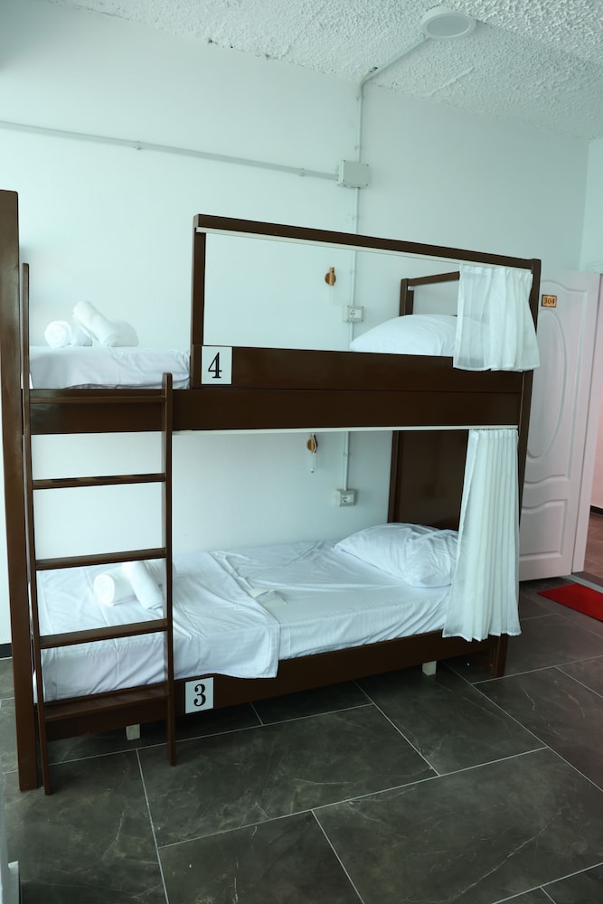 Premium Shared Dormitory, Women only
