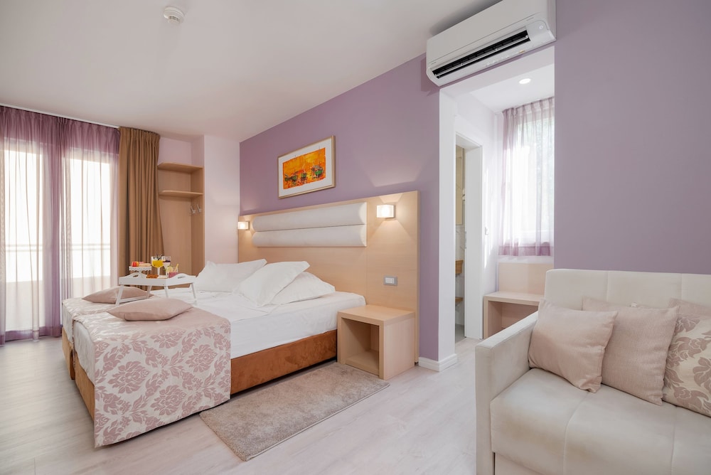 Twin Room, Balcony, Mountain View - Photo 1