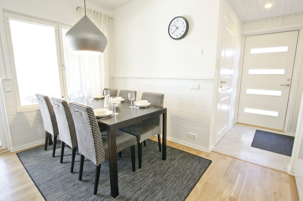 Cottage, 2 Bedrooms, Lakeside (4 Adults + 2 Children) photo 3