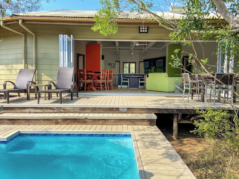 Boutique Green Monkey Orange Sleeps 4 photo 3