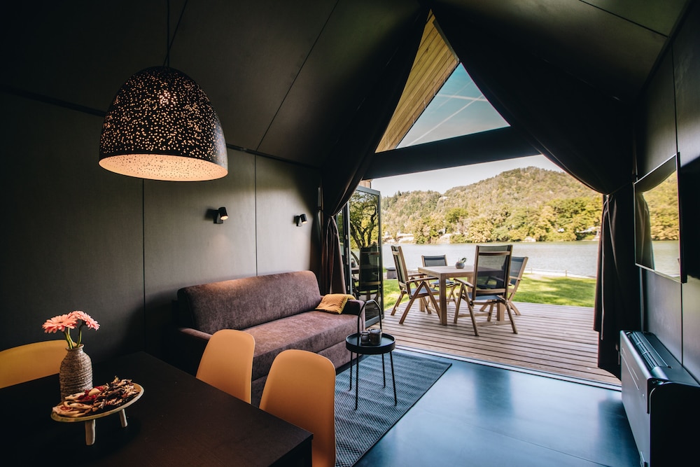 Deluxe Chalet, River View photo 3