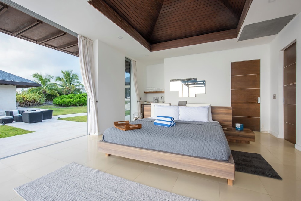 Villa photo 1