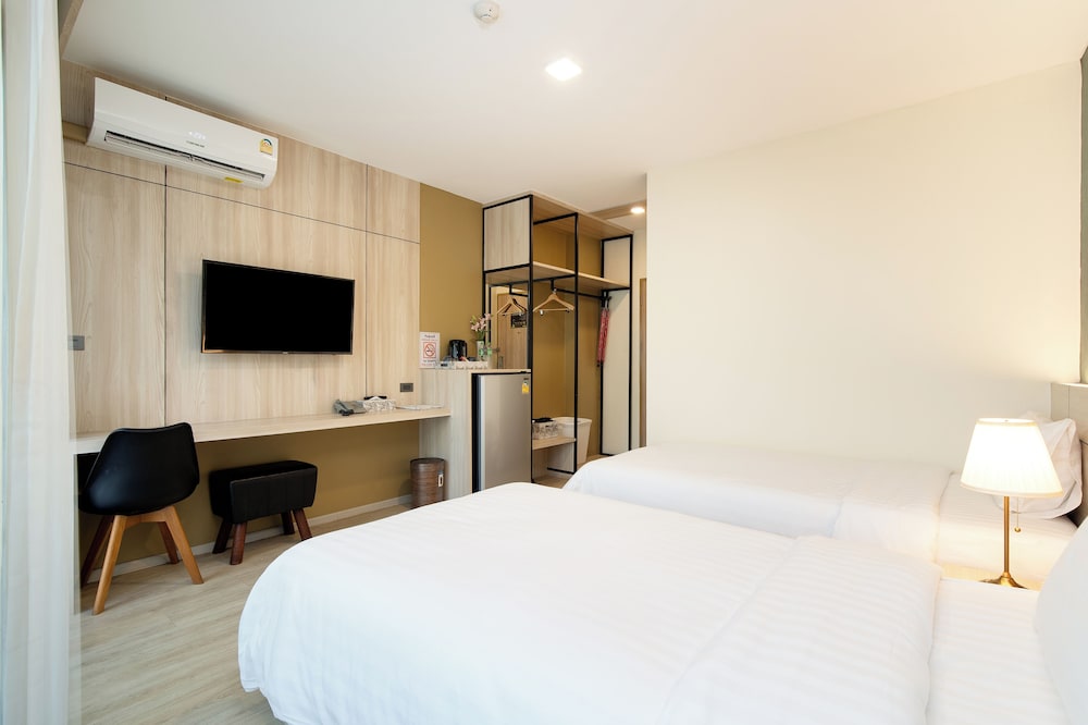 Deluxe Twin Room photo 2