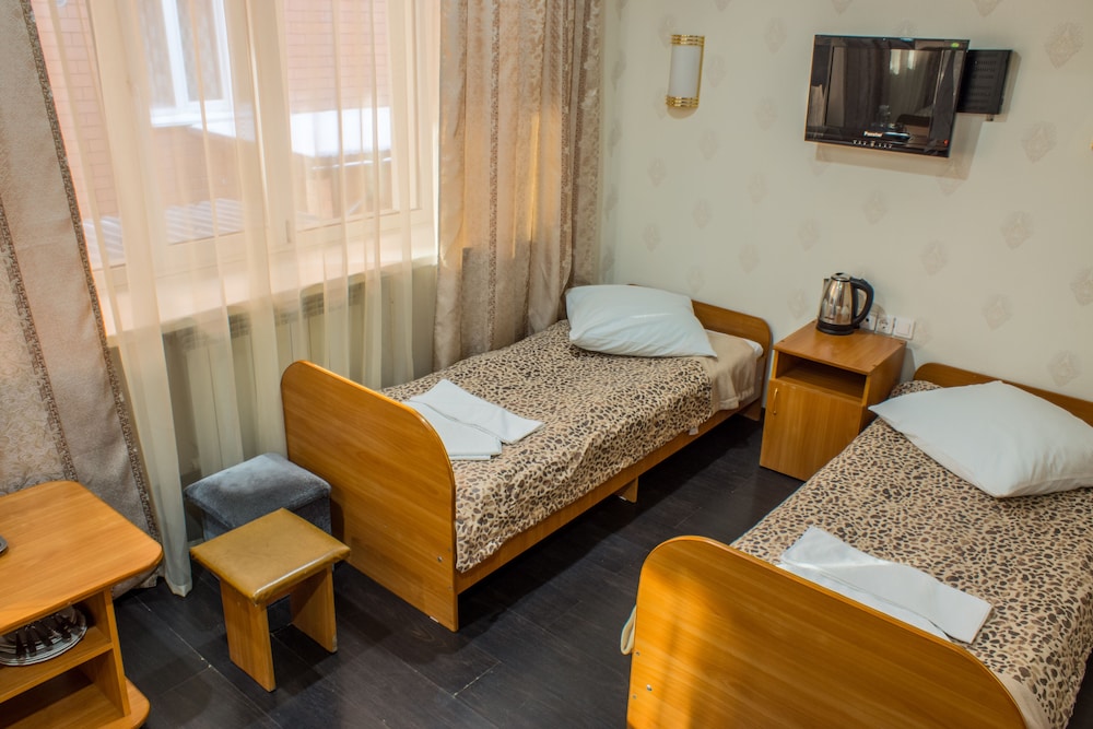 Economy Triple Room photo 1