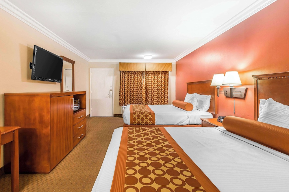 Standard Room, 2 Queen Beds, Non Smoking - Photo 2