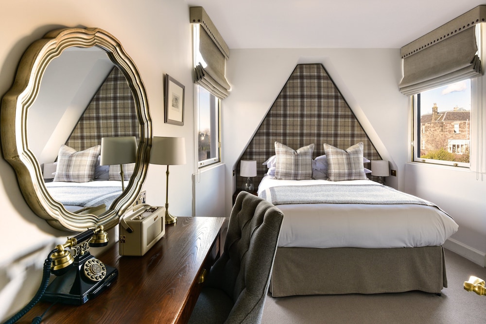 Superior Room (located at 4 West Coates)