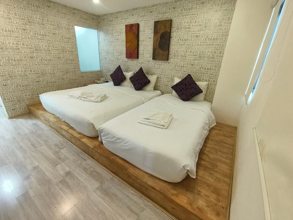 Family Room - Photo 6