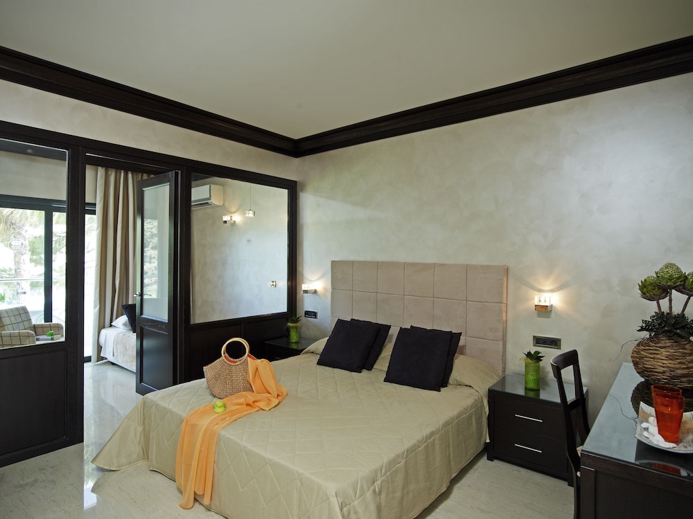Family Room (Land View) - Photo 1