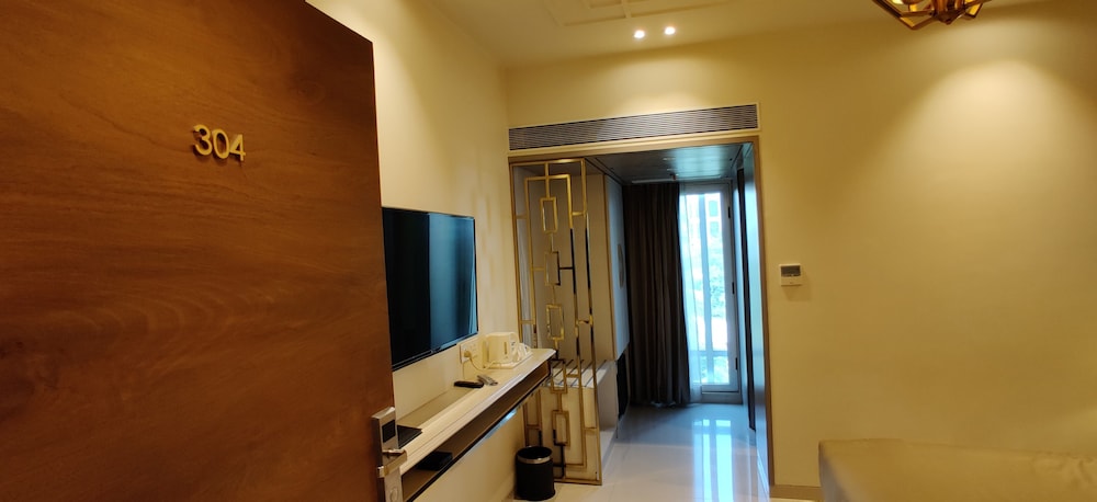 Deluxe Double or Twin Room - Photo 33