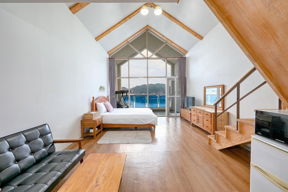 Basic Room, 1 Bedroom (202 (Oceanview)) - Photo 1