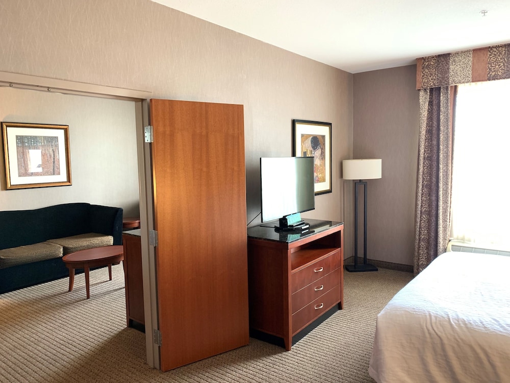 One King Suite with Whirlpool, 1.5 bath photo 1