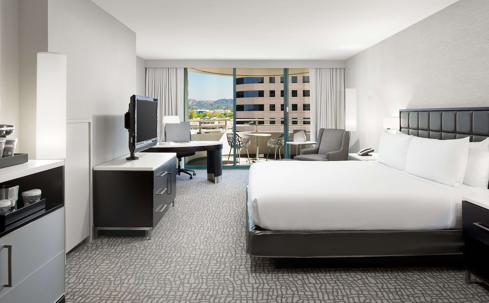 Room, 1 King Bed, Balcony