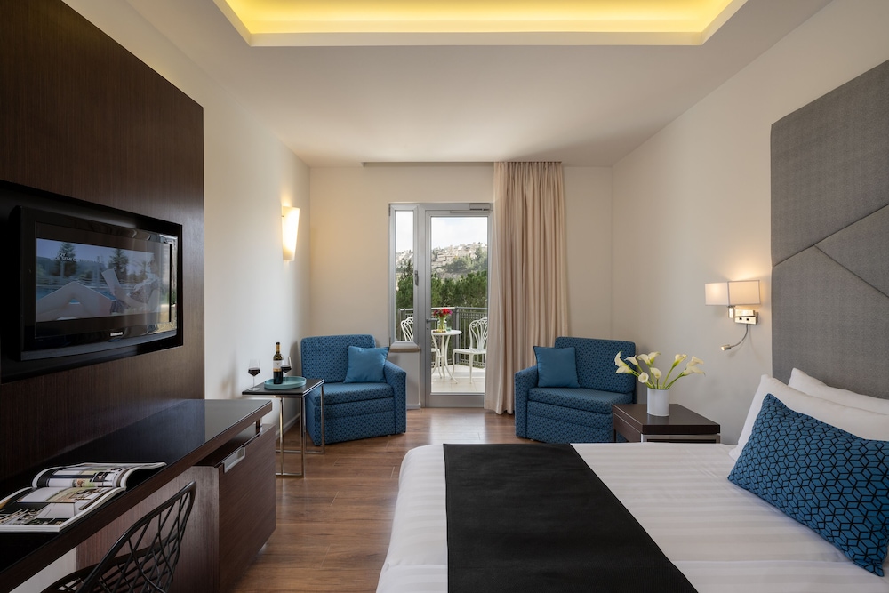 Classic Room, 2 Twin Beds, Balcony photo 1
