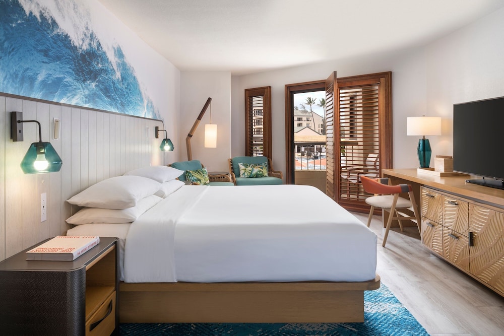 Room, 1 King Bed, Partial Ocean View