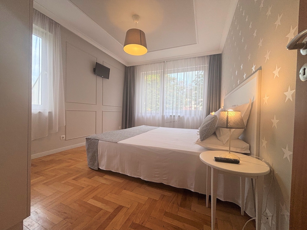 One-Bedroom Apartment - Photo 4