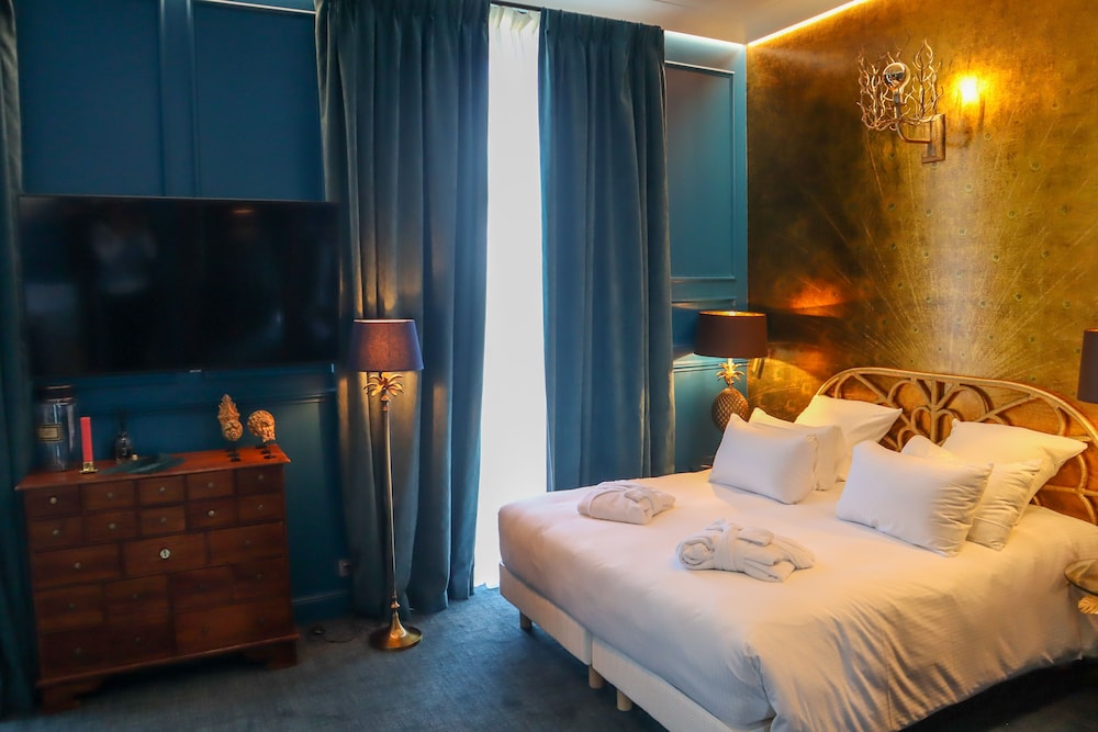 Deluxe Room, 1 Double Bed (Grounds view) - Photo 4