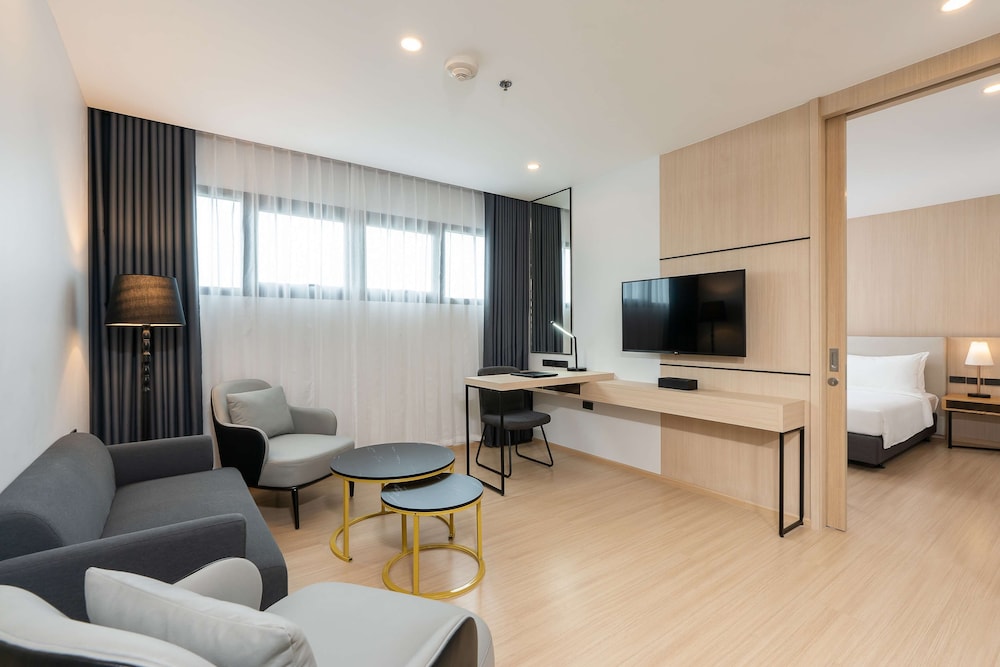 Suite, Multiple Beds, Non Smoking (Living Room) photo 3