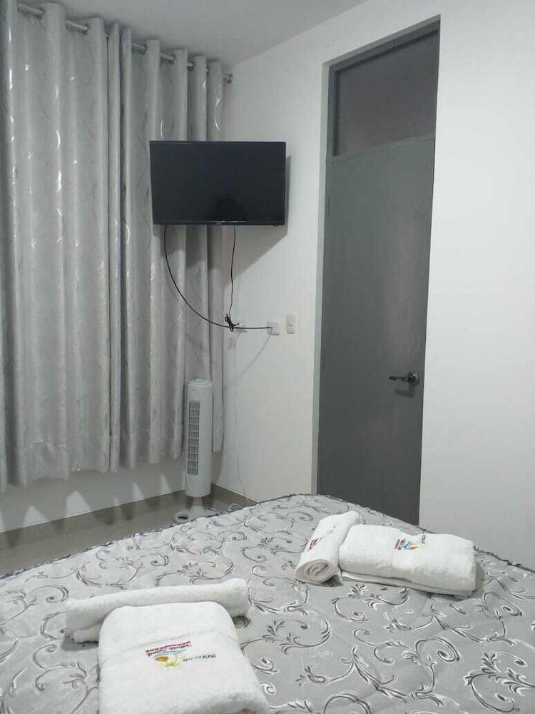 Triple Room, 1 Queen Bed