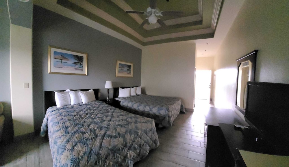 Room, 2 Queen Beds, Balcony, City View photo 3