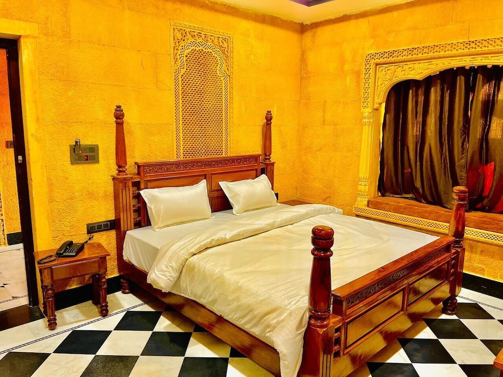 Superior Room, Hill View