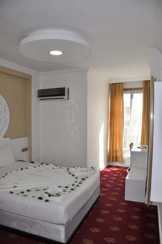 Standard Double or Twin Room photo 3