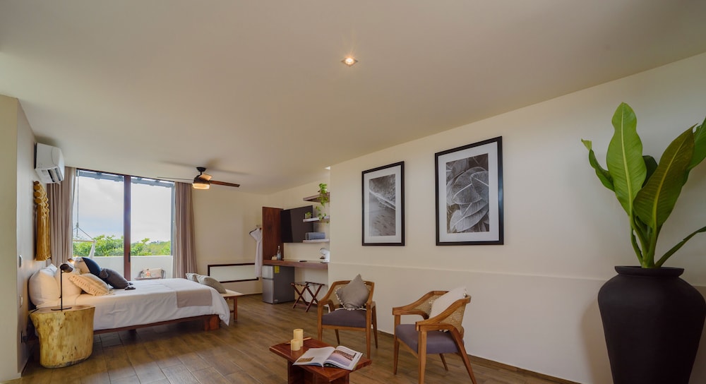 Penthouse, 1 King Bed, Private Pool - Photo 10
