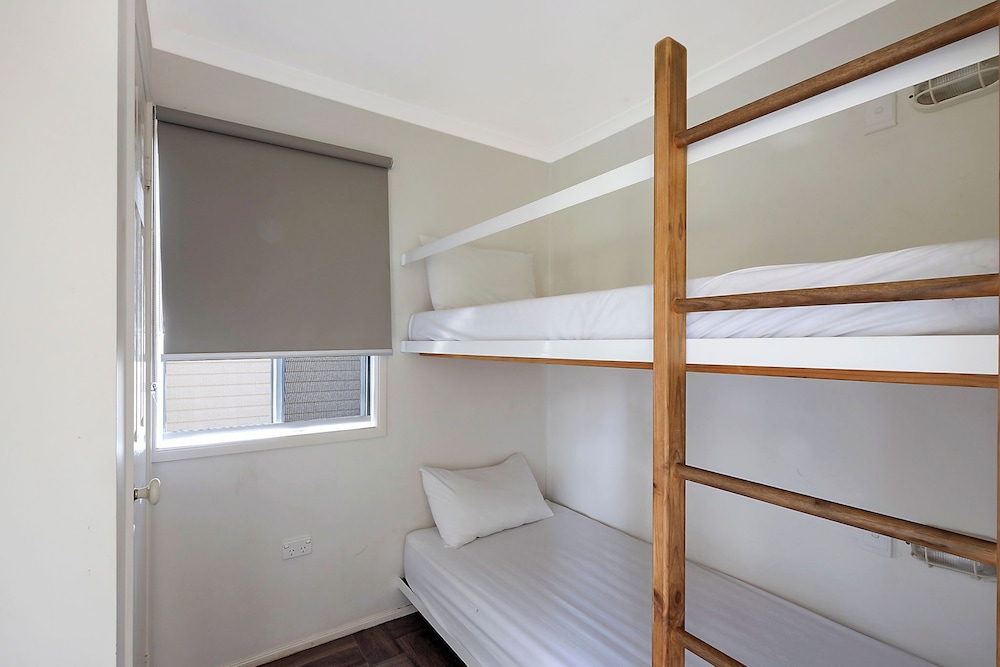 Standard Cabin - Sleeps 4 - Dog Friendly photo 2
