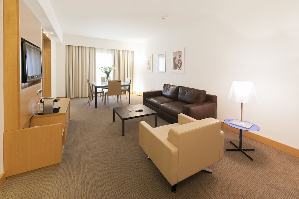 Executive Suite, 1 King Bed with Sofa bed photo 3