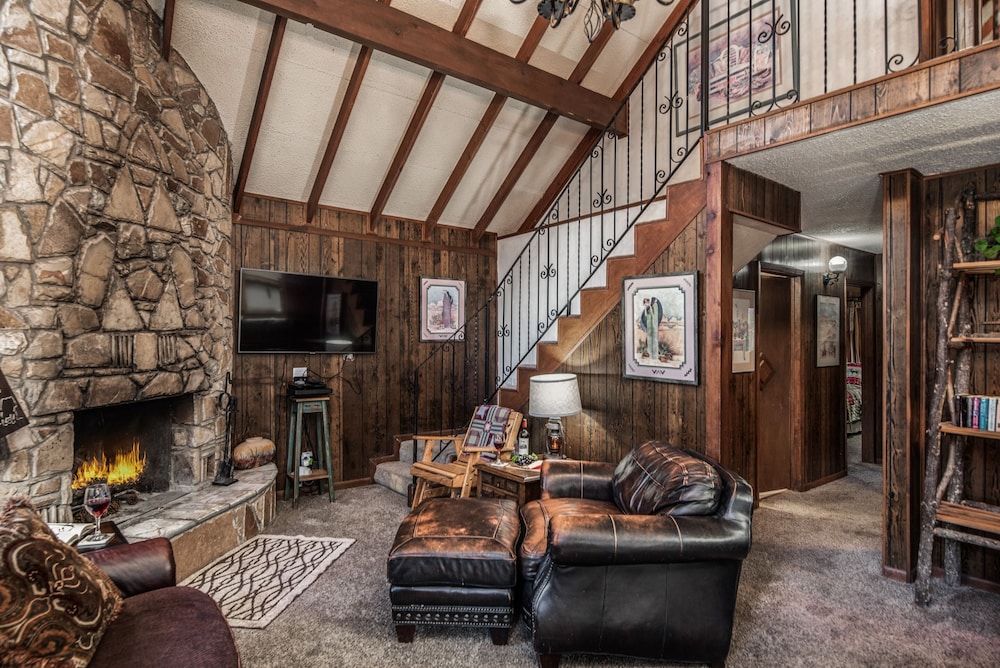 Studio (3 Bedrooms)