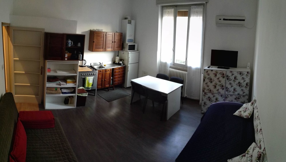Classic Apartment, Multiple Beds photo 3