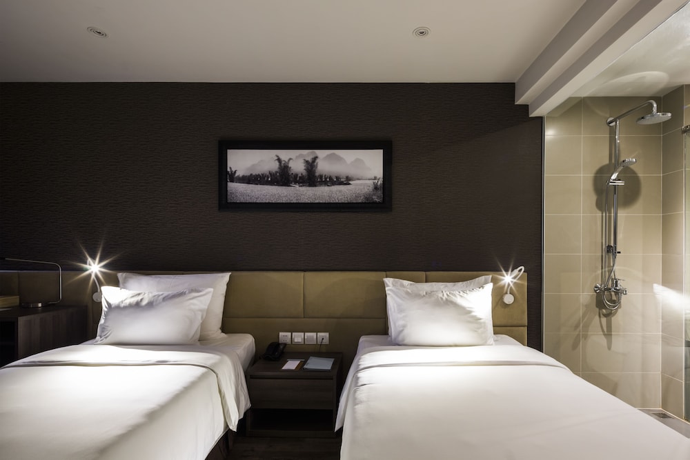 Standard Twin Room, City View photo 1