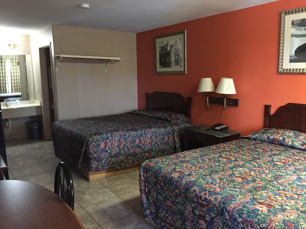 Standard Room, 2 Queen Beds, Non Smoking photo 2
