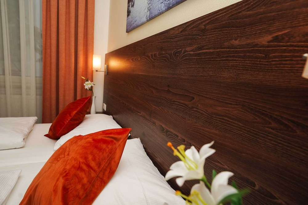 Twin Room - Photo 5