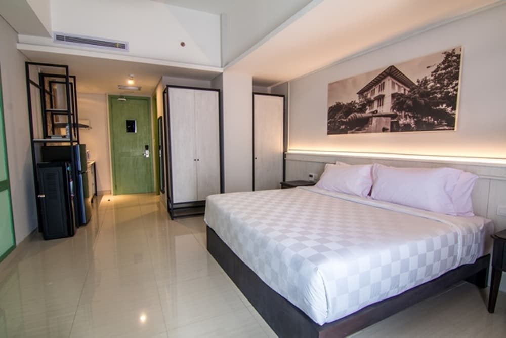Executive Suite - Photo 6