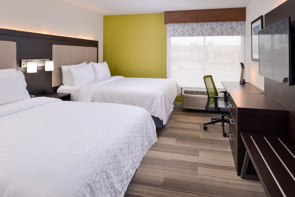Standard Room, 2 Double Beds, Accessible (Communication, Roll-In Shower) photo 1