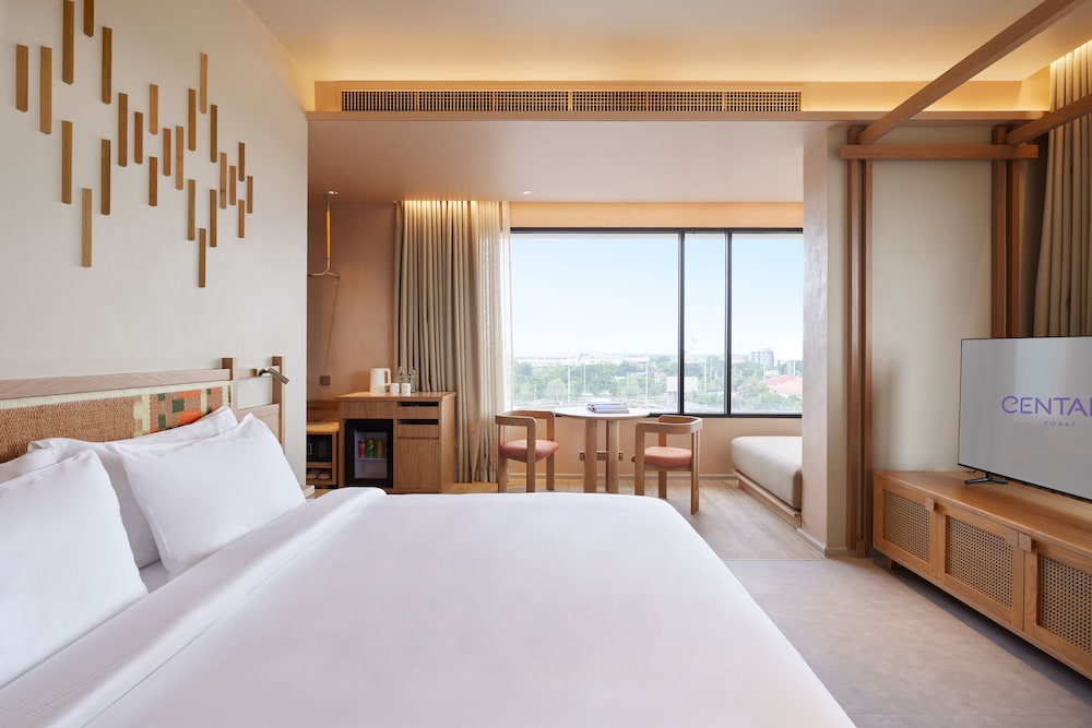 Deluxe Room, 1 King Bed (Premium) - Photo 1