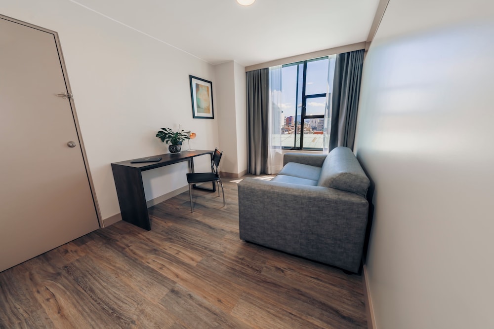 Business Room, Multiple Beds, Non Smoking - Photo 4