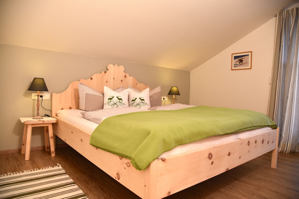 Deluxe Condo, 1 Bedroom, Balcony, Mountain View (104 | gamsNEST) photo 1