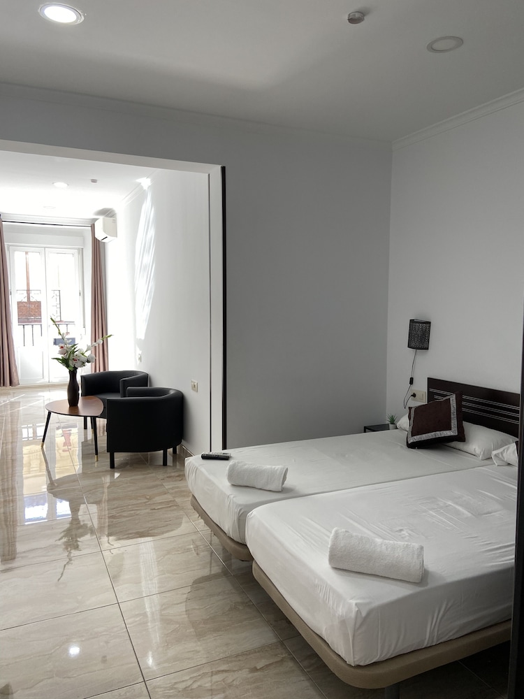 Deluxe Room, 2 Twin Beds, Private Bathroom, City View