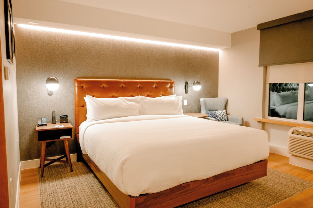 Deluxe Room, 1 King Bed with Sofa bed