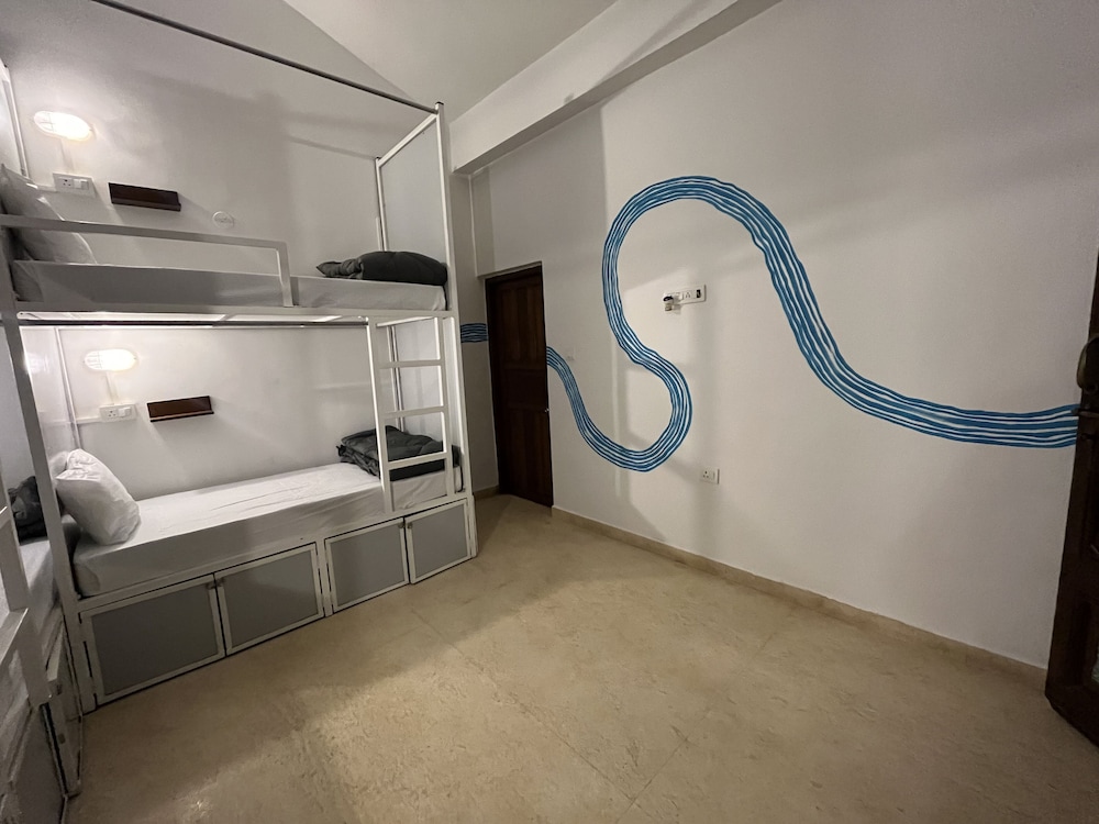 Bed in Superior 6-Bed Female Ensuite photo 1