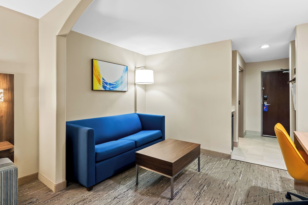 Suite, 1 King Bed with Sofa bed (Additional Living Area) - Photo 2