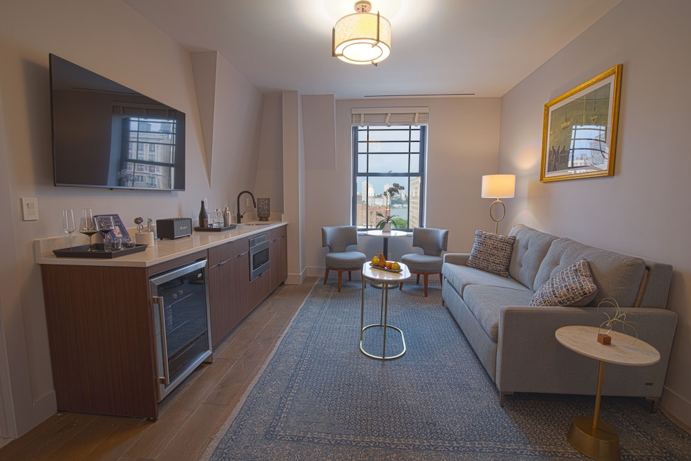 Hudson Suite photo 3
