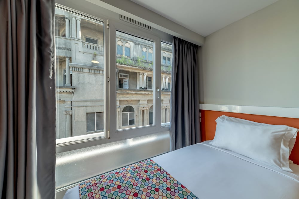 Twin Room - Photo 2