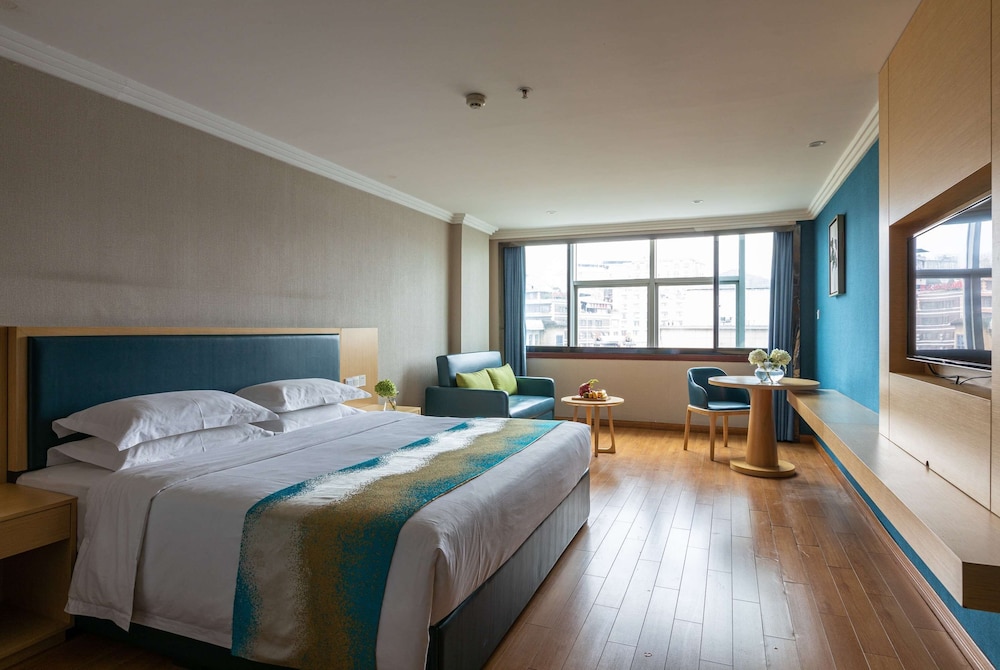Business Room, 1 King Bed, Smoking photo 1