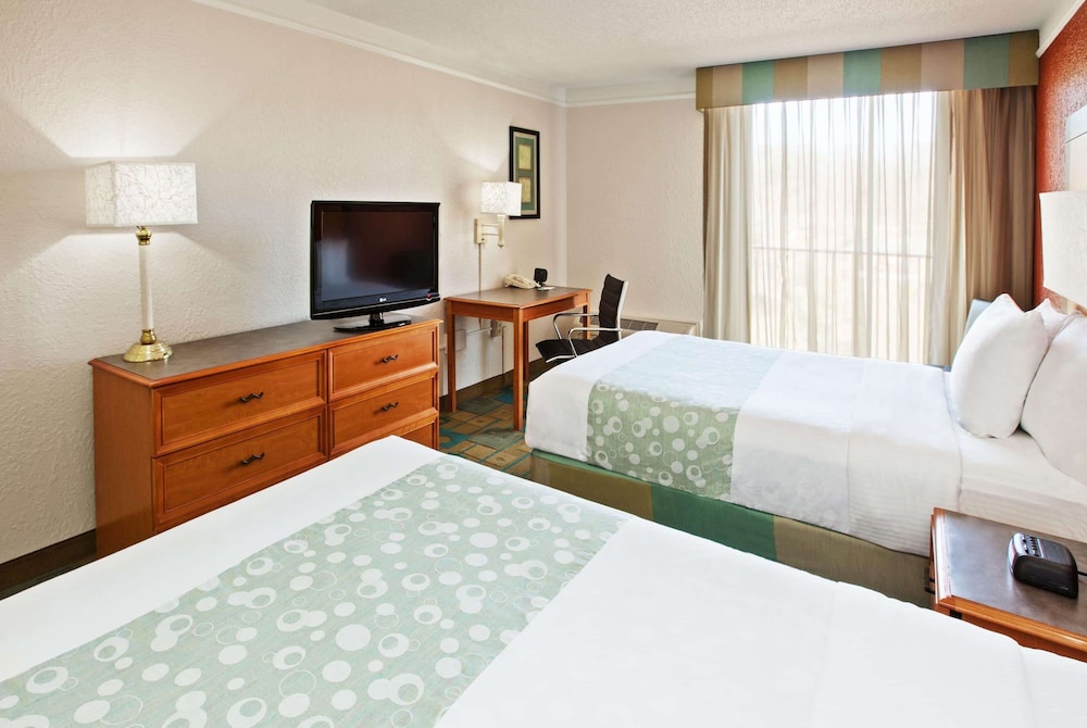 Room, 2 Queen Beds, Non Smoking photo 1