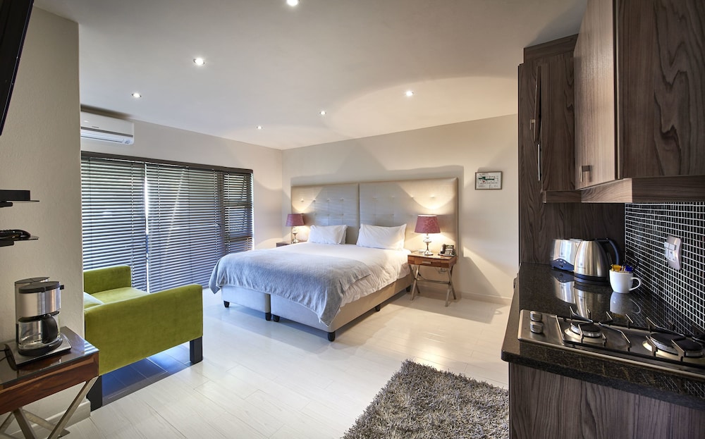 Luxury Room, 1 Bedroom, Refrigerator & Microwave, River View photo 1