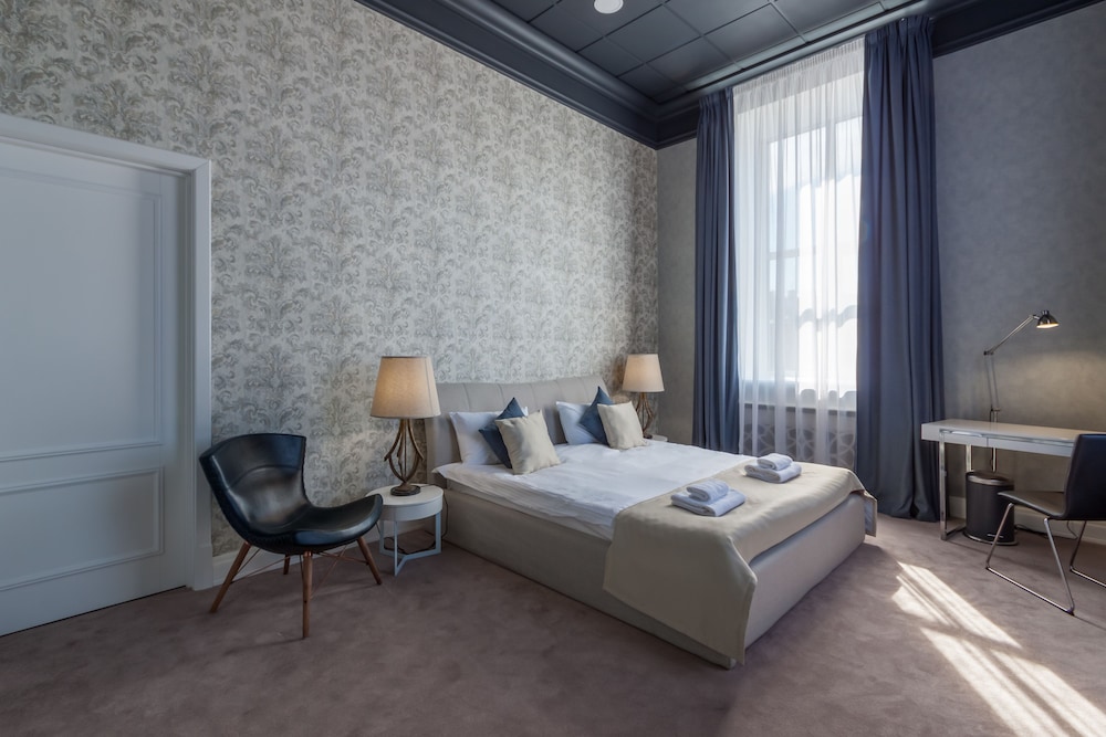 Executive Apartment, 2 Bedrooms, Refrigerator & Microwave, City View